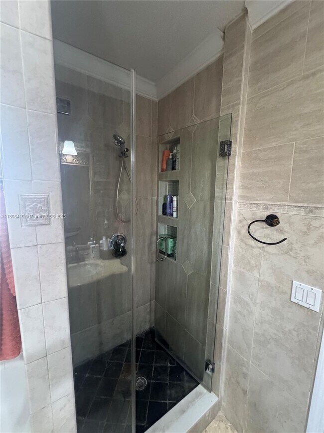 Foto del edificio - 6134 SW 22nd St