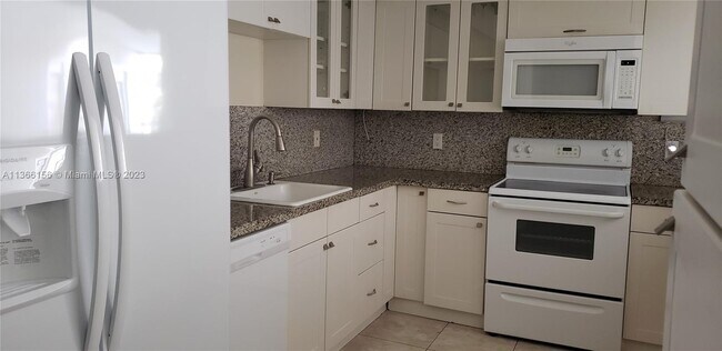 Foto del edificio - 601 Three Islands Boulevard