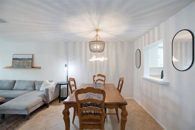 Foto del edificio - 6884 W Country Club Ln