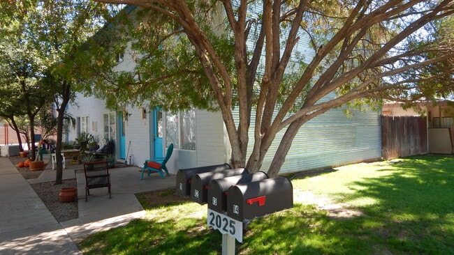 Building Photo - 2025 S Granada Dr