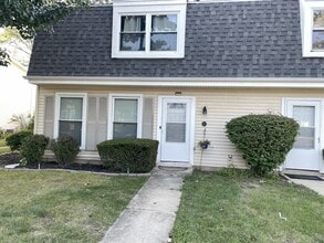 Building Photo - 21R Fernwood Dr