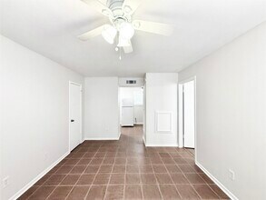Building Photo - 1141 N Durham Dr