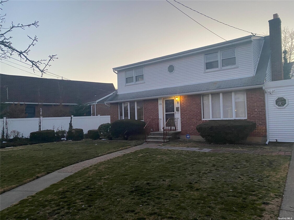 Building Photo - 133-76 Hook Creek Blvd