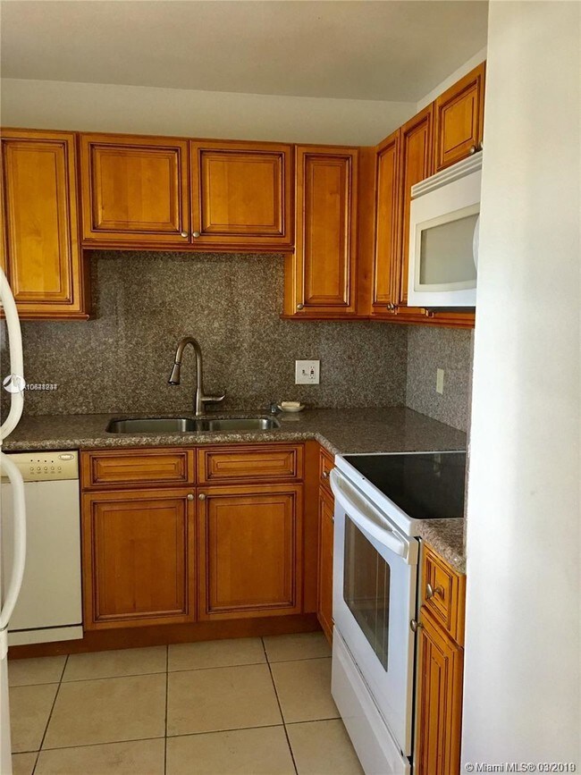 Building Photo - 3930 Crystal Lake Dr