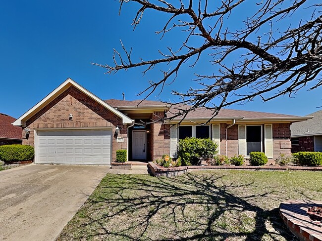 Photo - 1032 Bending Oak Dr House