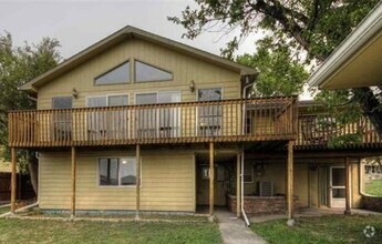 Building Photo - 123 E Custer St