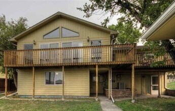 Building Photo - 123 E Custer St