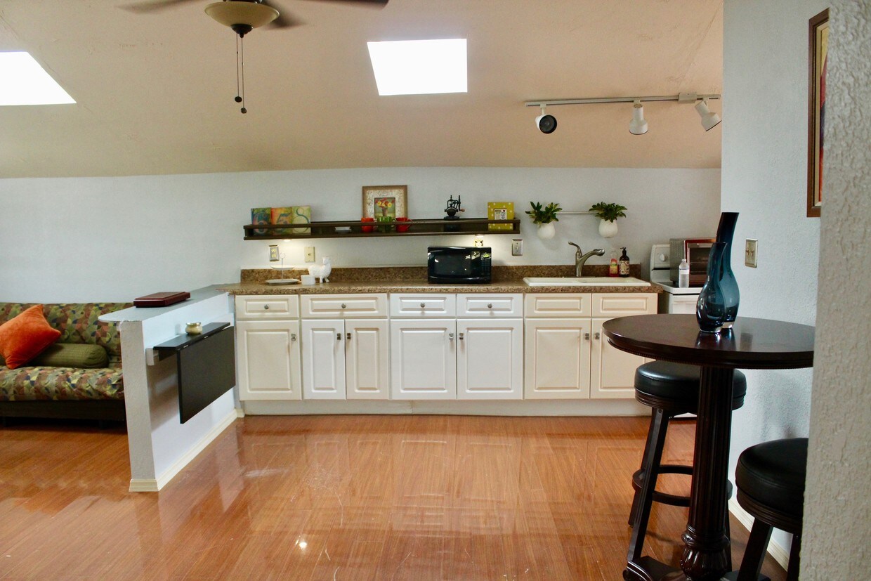 Foto principal - 658 West Ave
