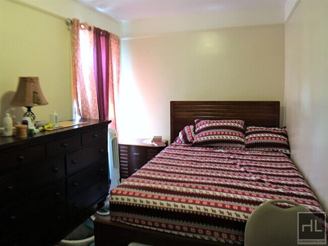 Building Photo - RENOVATED 3  SUPER HUGE & BRIGHT 3 BEDROOM...