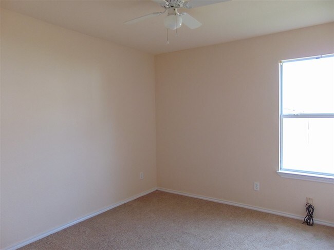 Building Photo - 707 Claremont Pkwy