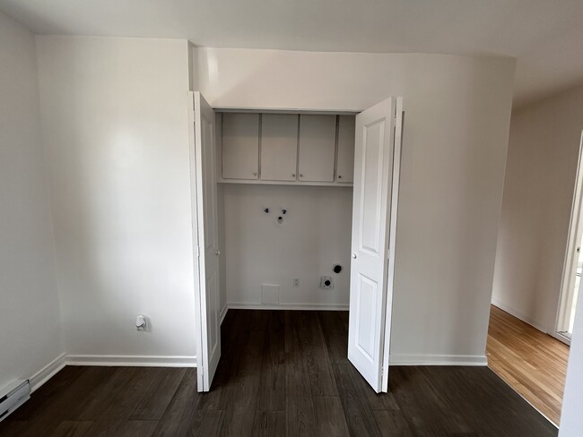 Building Photo - 4632 Rue Bourdages