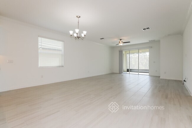 Building Photo - 14126 17 Ct E