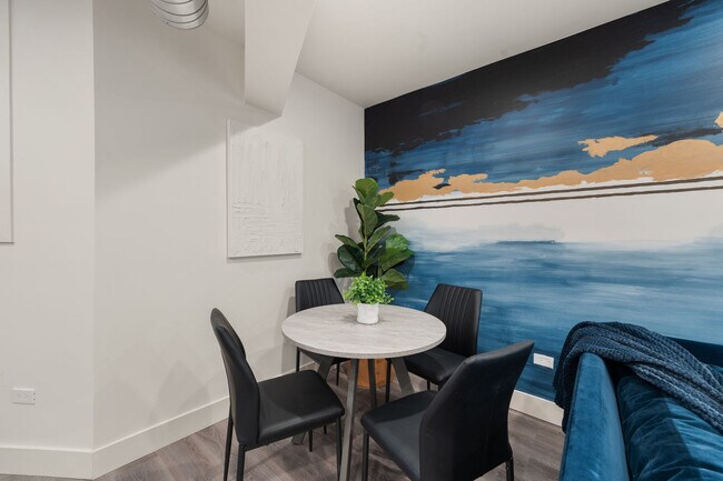 Foto del edificio - 1543 N Claremont Ave