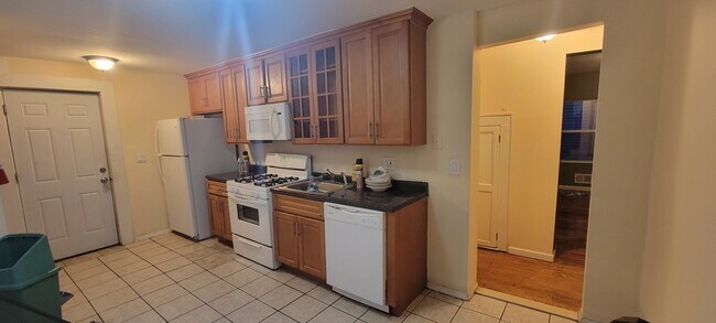 Kitchen - 318 Grant Ave