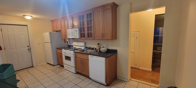 Kitchen - 318 Grant Ave
