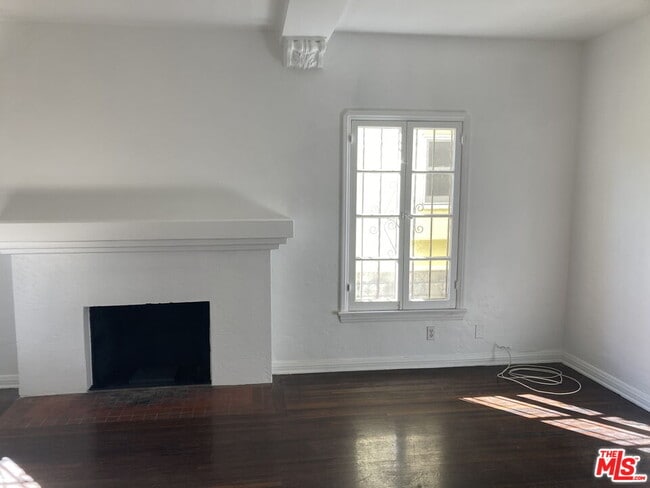 Building Photo - 1045 S Crescent Heights Blvd