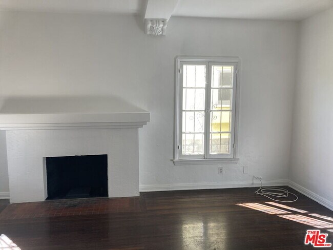 Foto del edificio - 1045 S Crescent Heights Blvd