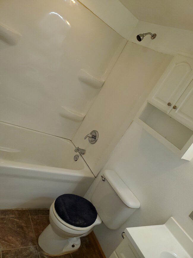 6328 W Mitchell St Unit 2, West Allis, WI 53214 Apartments in West