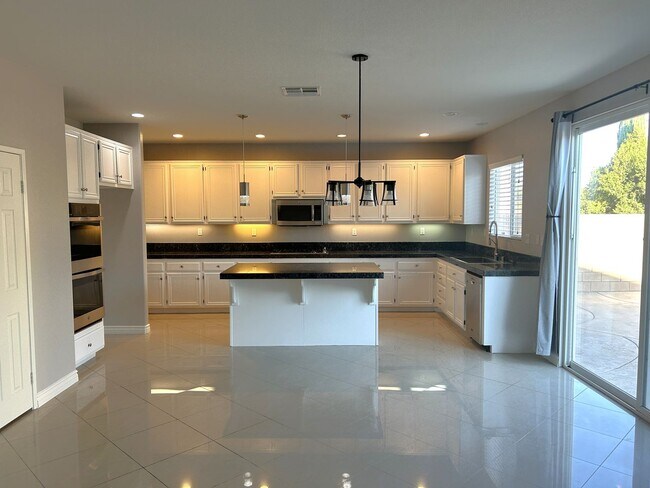 Foto del edificio - Silver Loop Jurupa Valley, 91752  (5 bed, ...