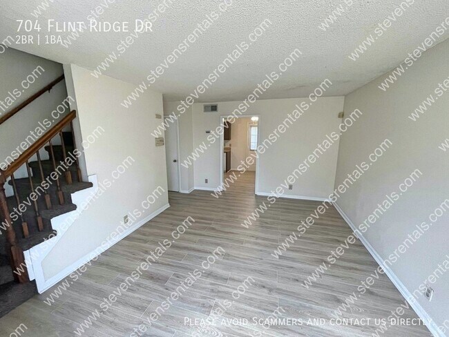 Building Photo - 704 Flint Ridge Dr