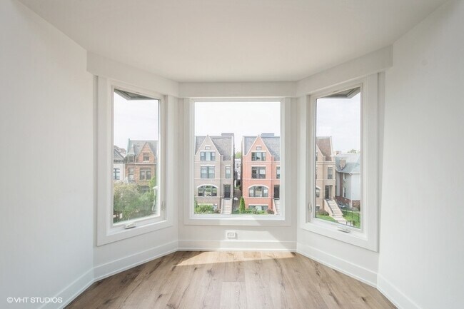 Building Photo - 4351 S Oakenwald Ave