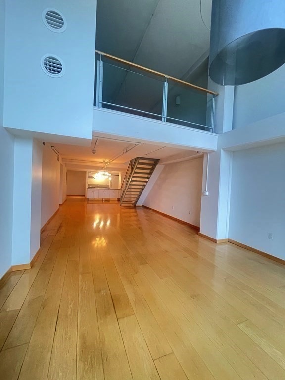 Foto del edificio - 25 Channel Ctr St