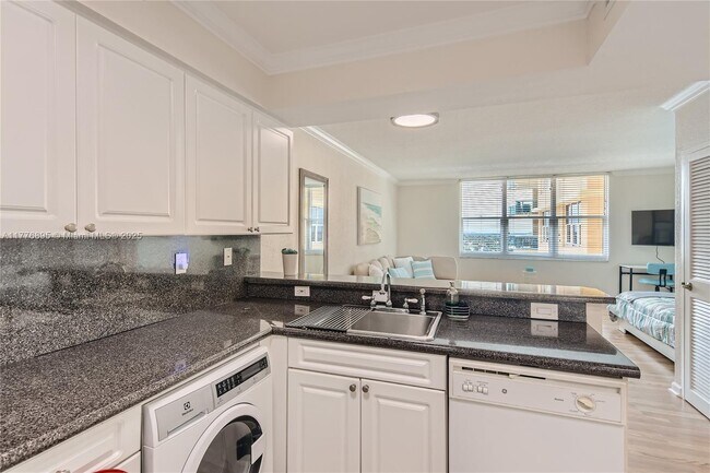 Building Photo - 2501 S Ocean Dr