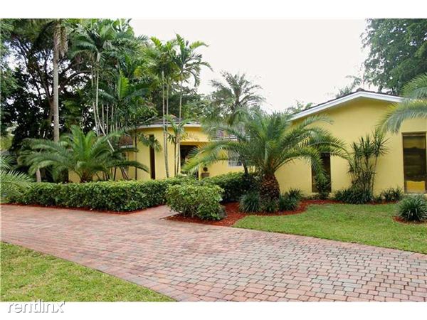Building Photo - 6720 SW 104th St