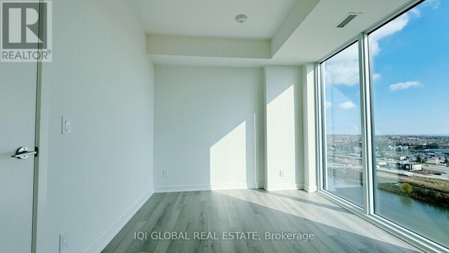 Building Photo - 3071 Trafalgar Rd