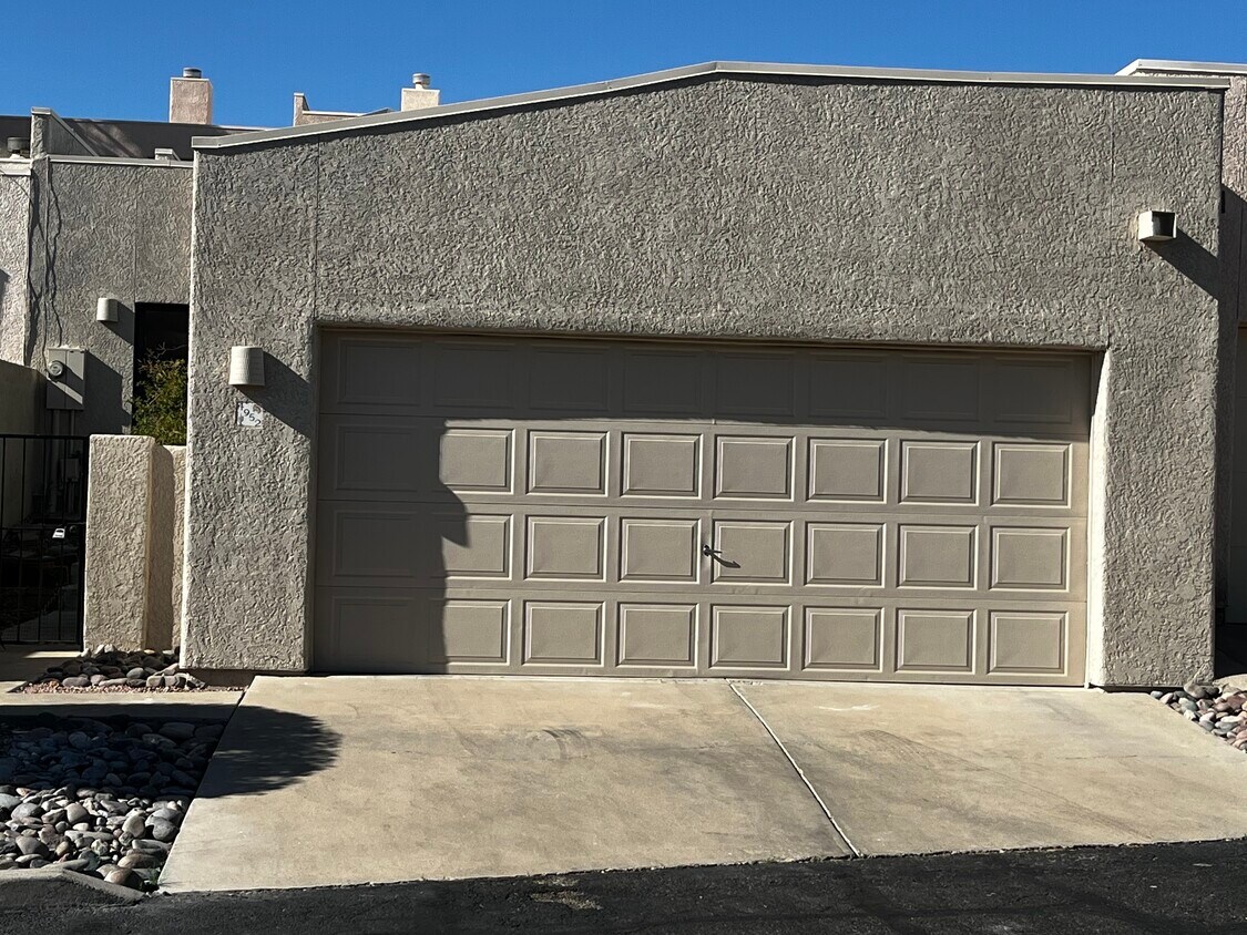Primary Photo - 4952 N Valle