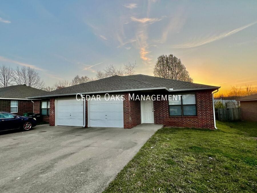 Photo - 5809 Samantha St A-