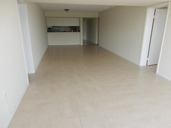 Building Photo - 3520 Whitehall Dr