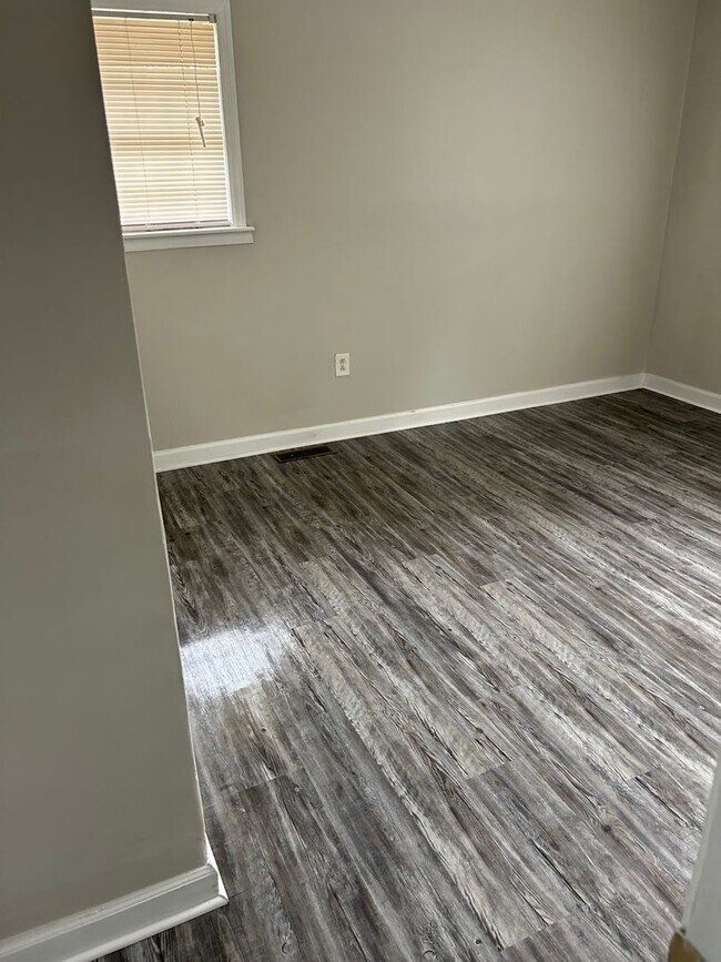 Foto del edificio - 3 Bedroom One Bath House For Rent