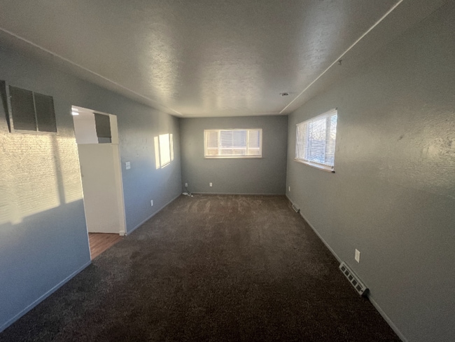 Building Photo - 4710 Lincoln St