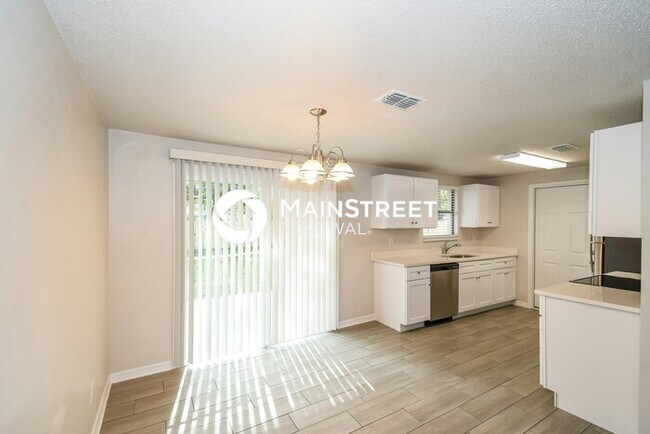 Building Photo - 3 Bedroom Pet-Friendly Home in Orange Park...