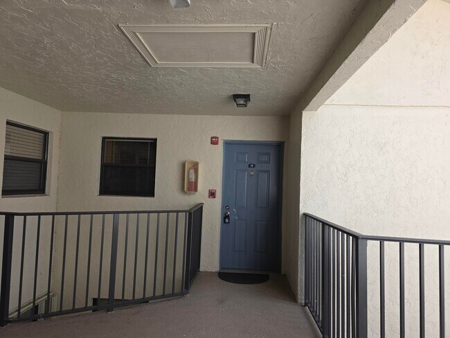 Foto del edificio - 1542 Lake Crystal Dr