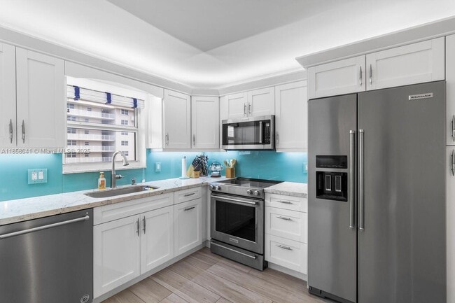 Building Photo - 1050 Hillsboro Mile
