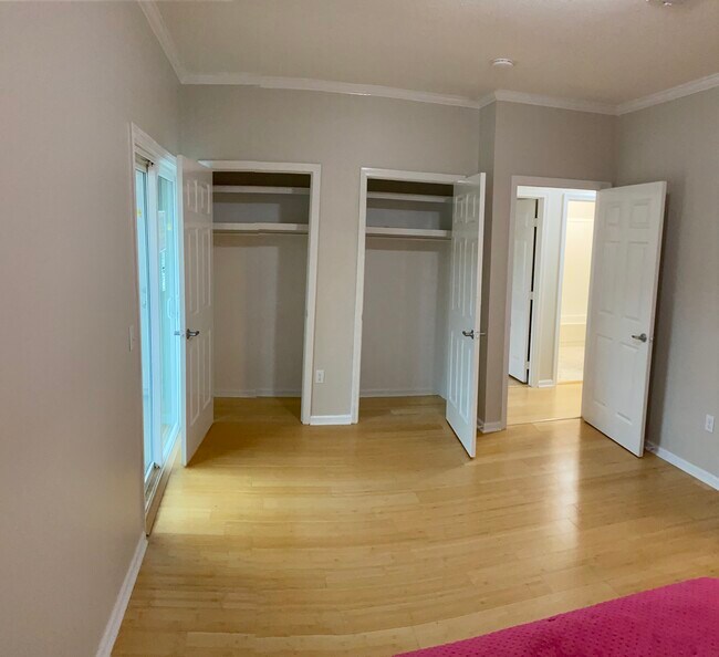 Foto del edificio - 70 Lake Barnett Dr