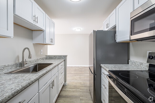 1BR, 1BA - Kitchen - 873 West Boulevard