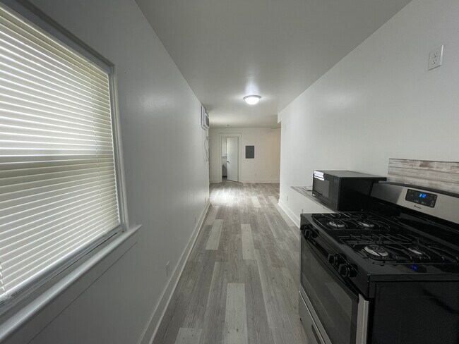 Building Photo - 1332 21st St