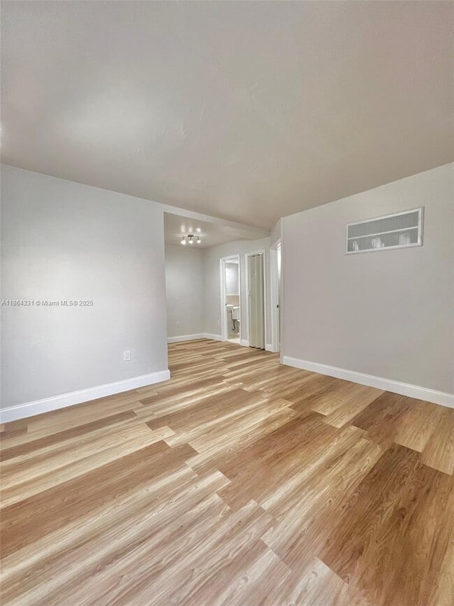 Foto del edificio - 10 NW 77th St