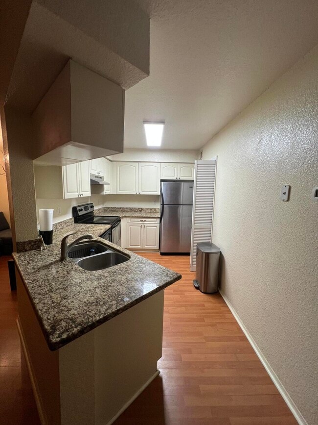 Building Photo - 2550 N Alafaya Trail