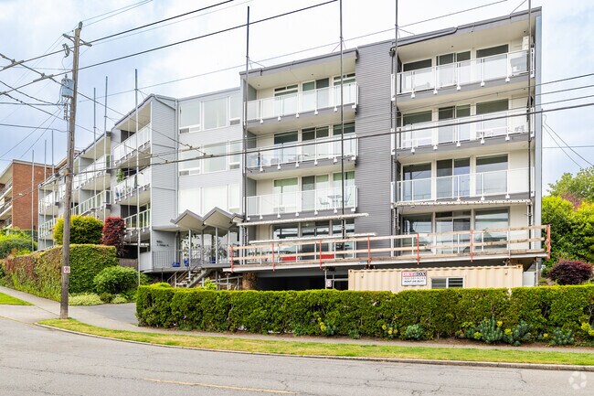 Building Photo - 500 W Olympic Pl