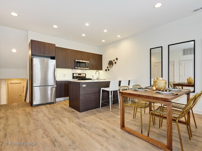 Foto del edificio - 2102 N Natchez Ave