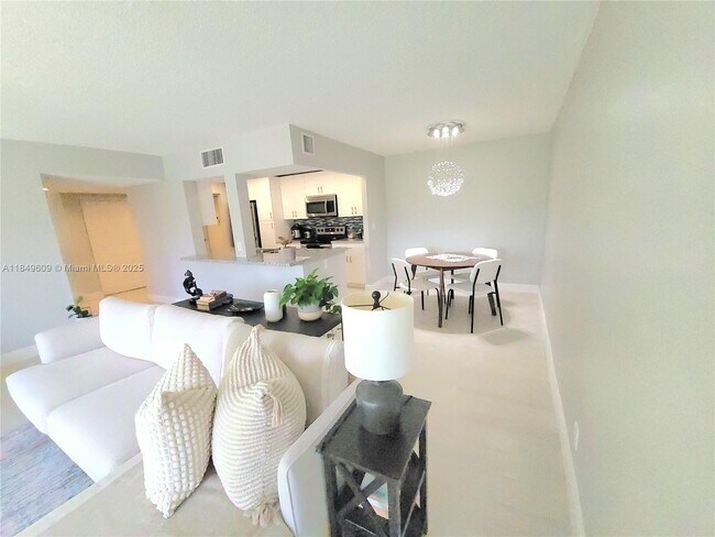 Foto del edificio - 7051 Environ Blvd