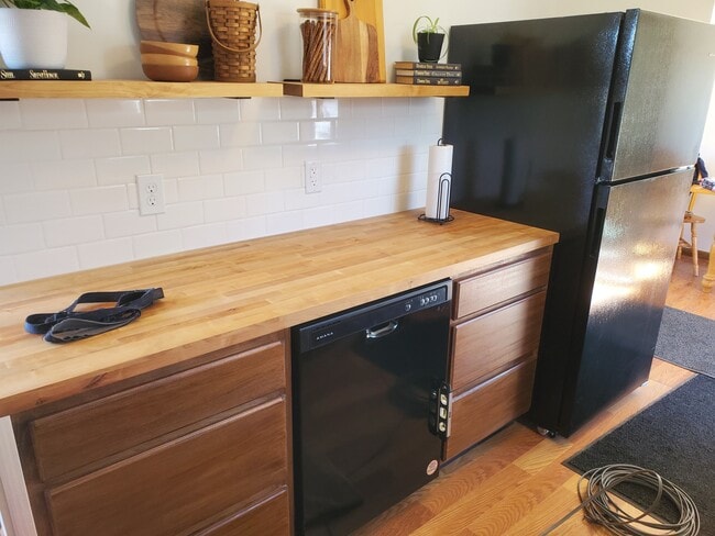 Building Photo - 1162 George St