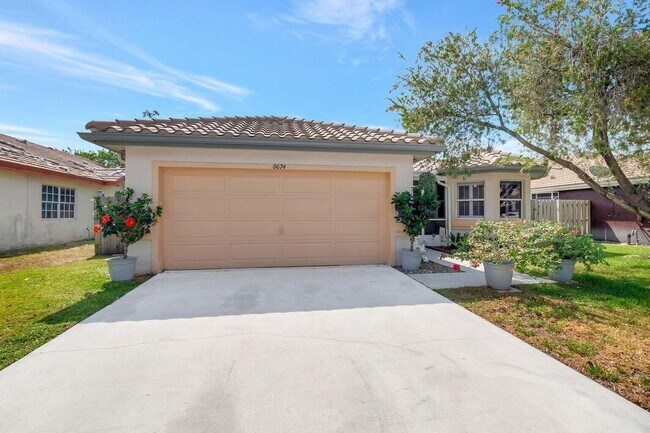 Building Photo - 8674 Tourmaline Blvd