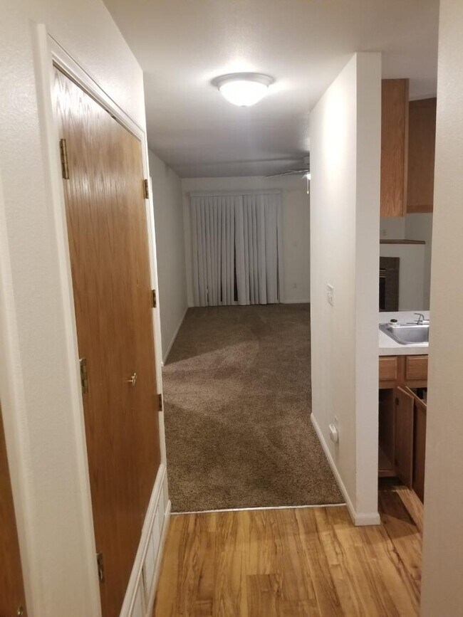 Foto del edificio - 2960 W Stuart St