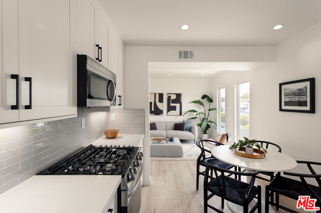 Foto principal - 1319 S St Andrews Pl