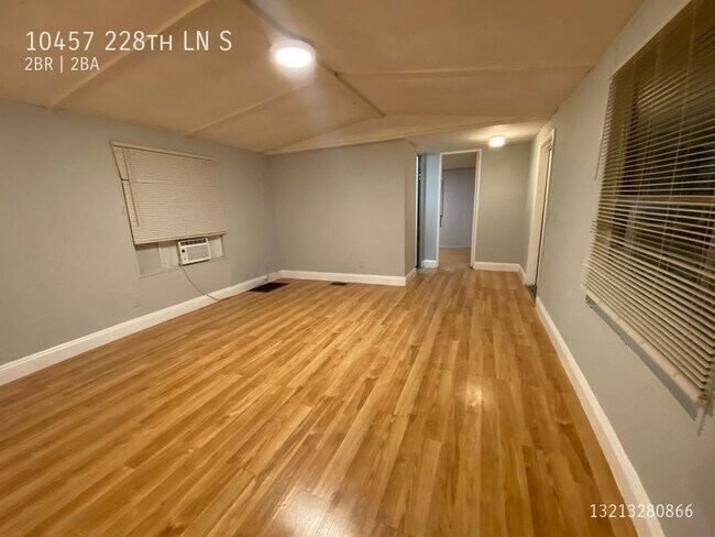 Foto del edificio - 10457 S 228th Ln